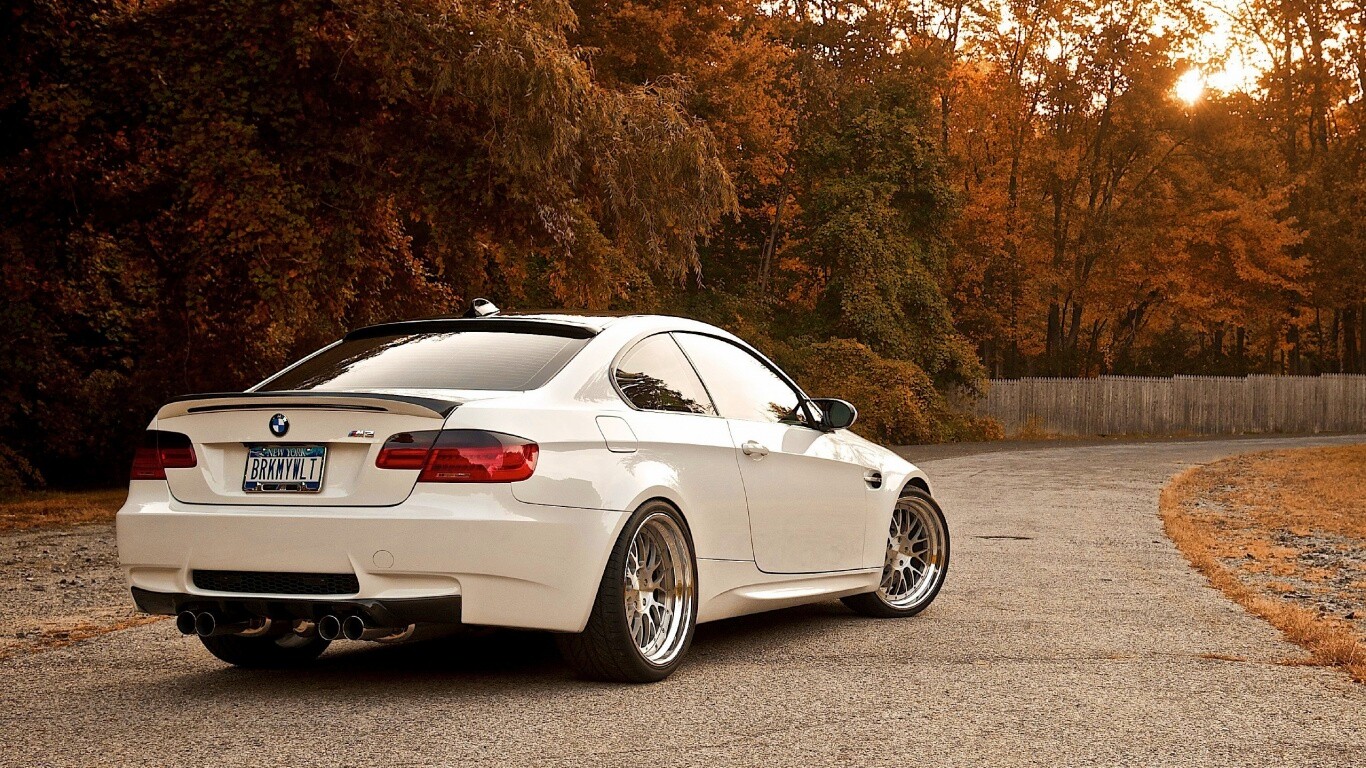 Белый BMW M3 обои