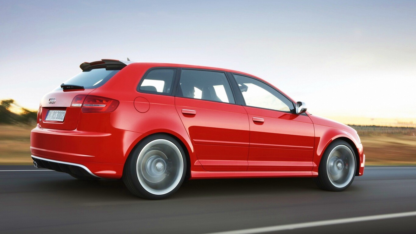 Фотосессия Audi RS3 во время движения обои