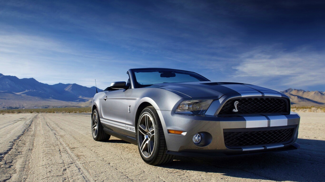 Ford Mustang на фоне гор обои