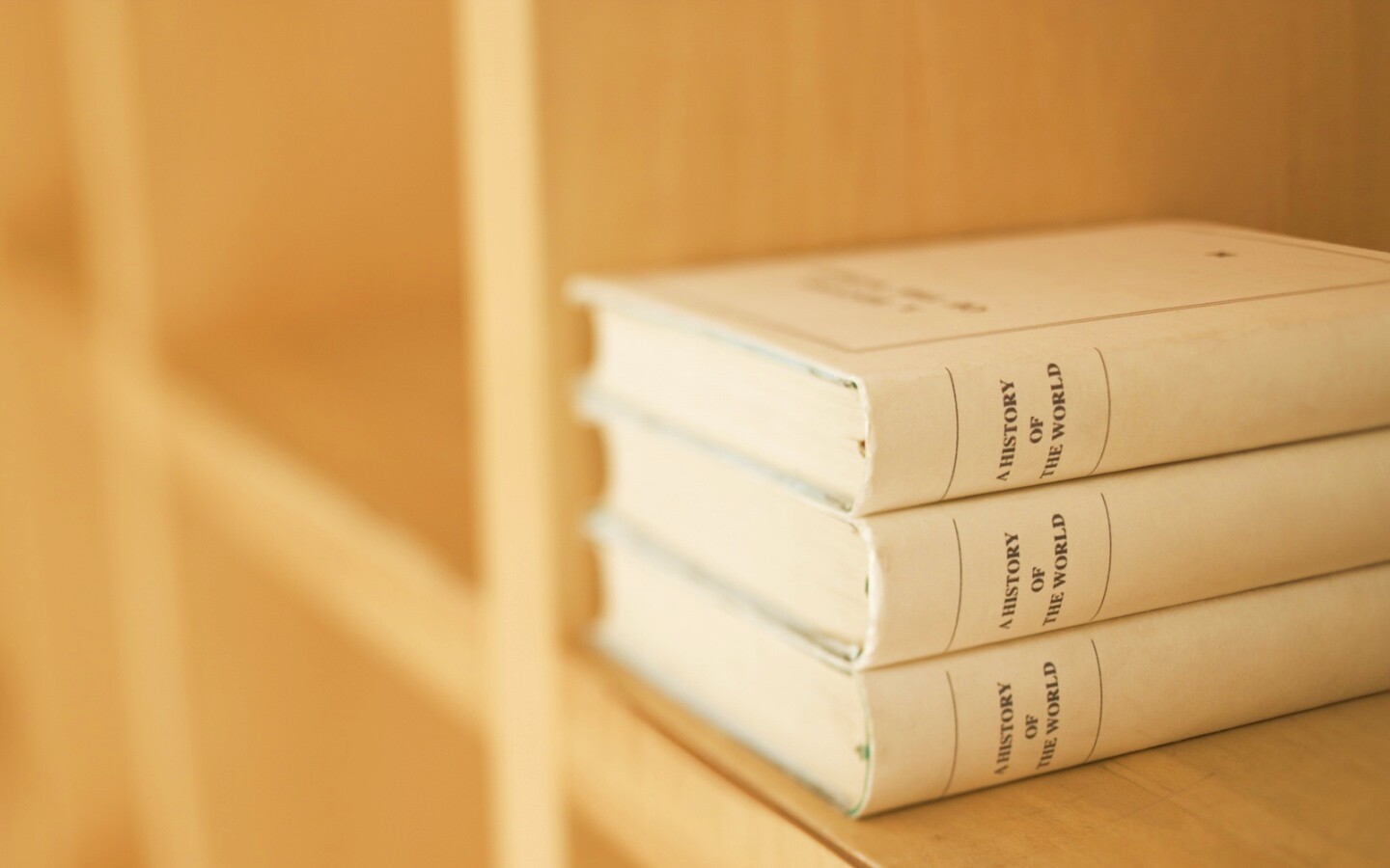 Книги на полке обои