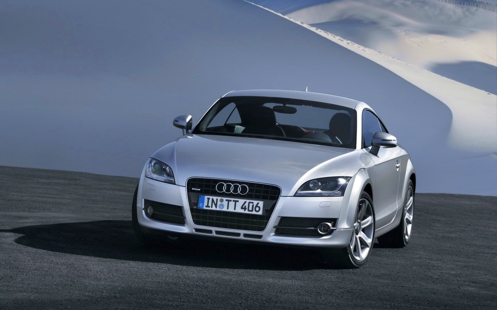 Audi TT на фоне снега обои