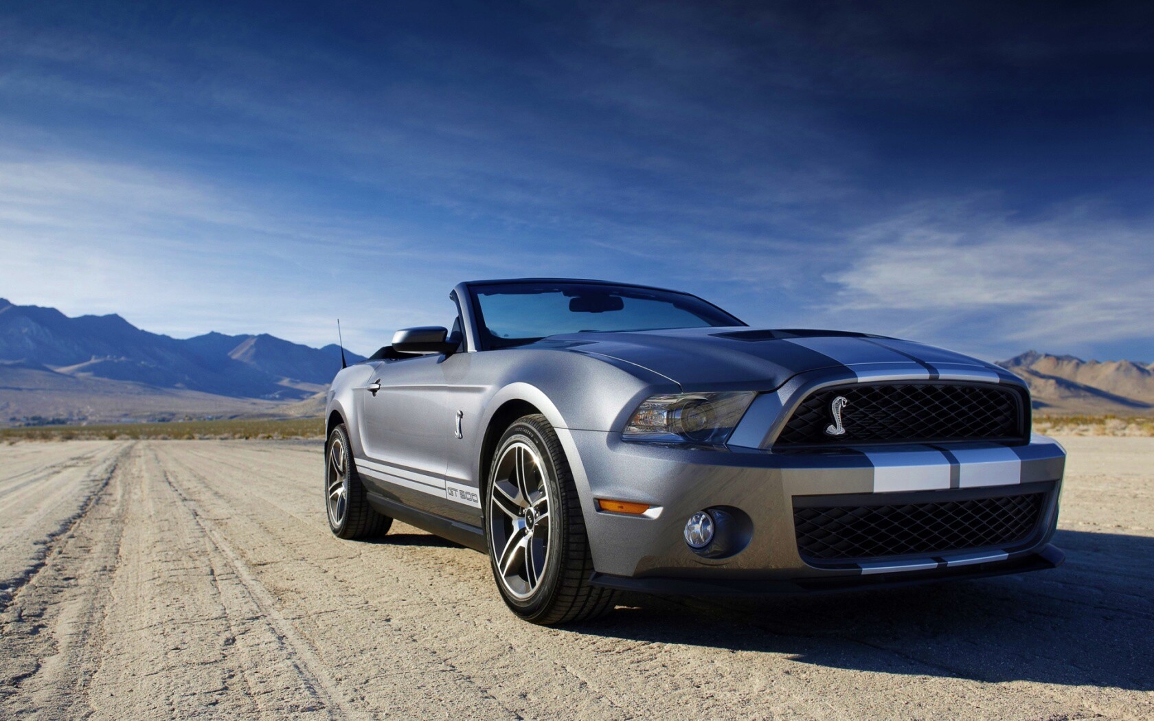 Ford Mustang на фоне гор обои