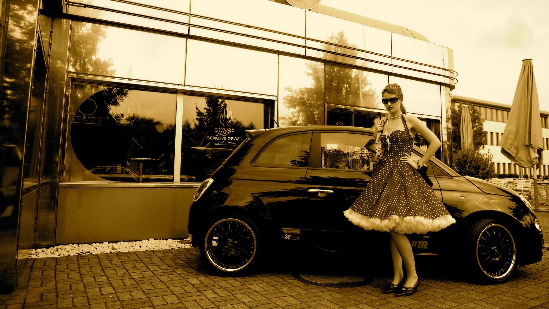 Fiat 500 и девушка обои