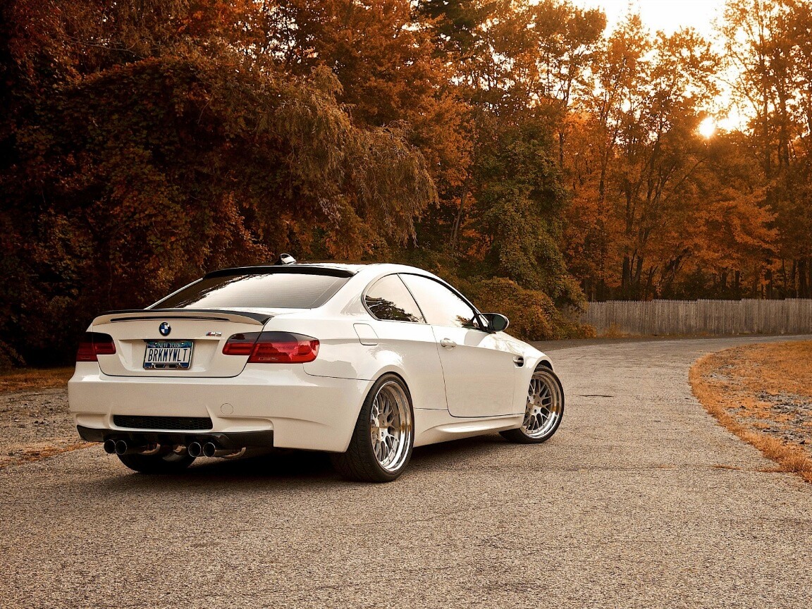 Белый BMW M3 обои