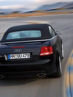 Audi RS 4 с тряпичной крышей обои