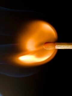 Горящая спичка обои