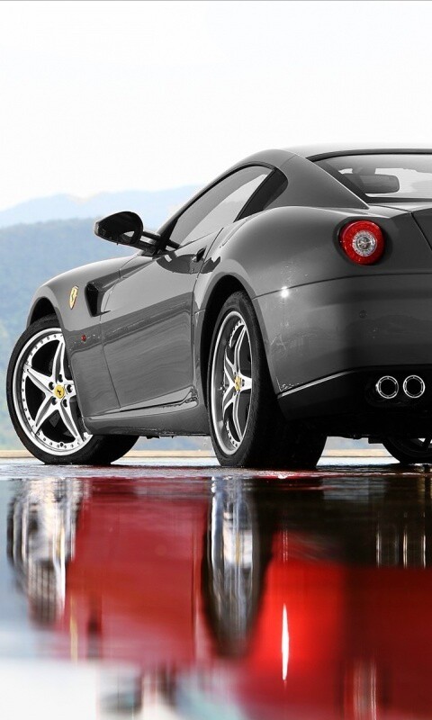 Ferrari в отражении обои