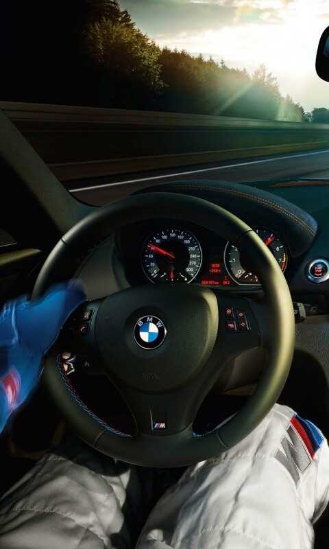 За рулём BMW обои