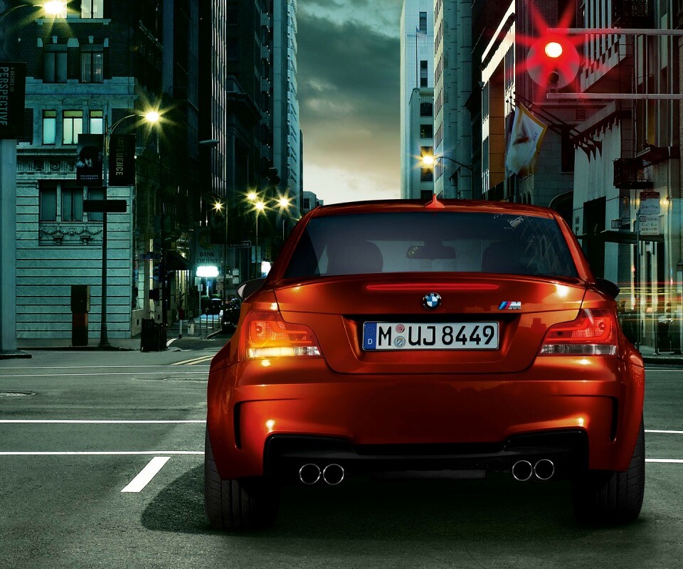 BMW M1 на улицах города обои