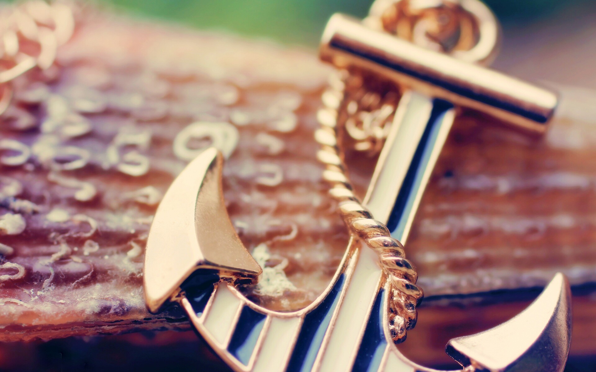 Кулон в виде якоря обои