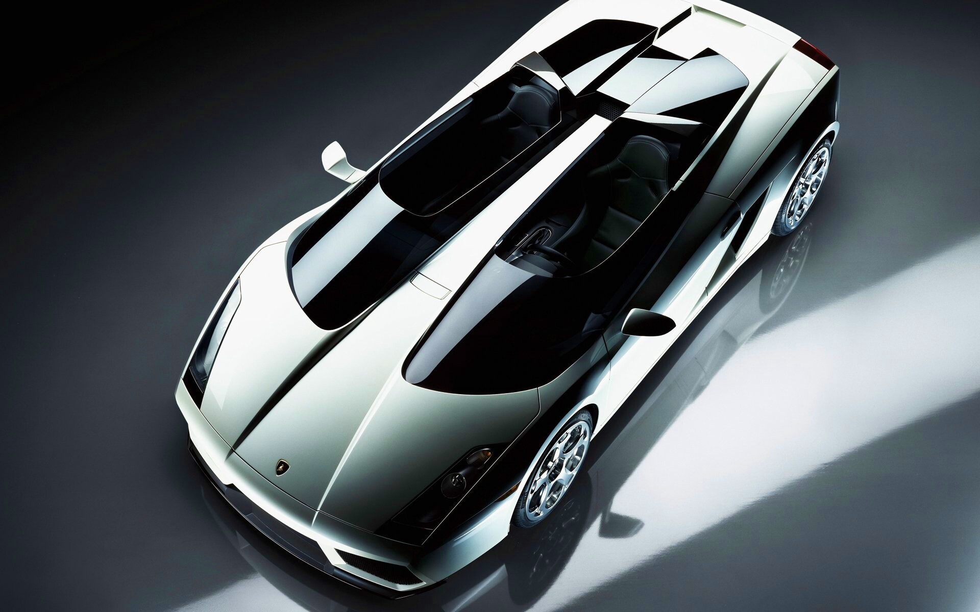 Светло-серый Lamborghini обои