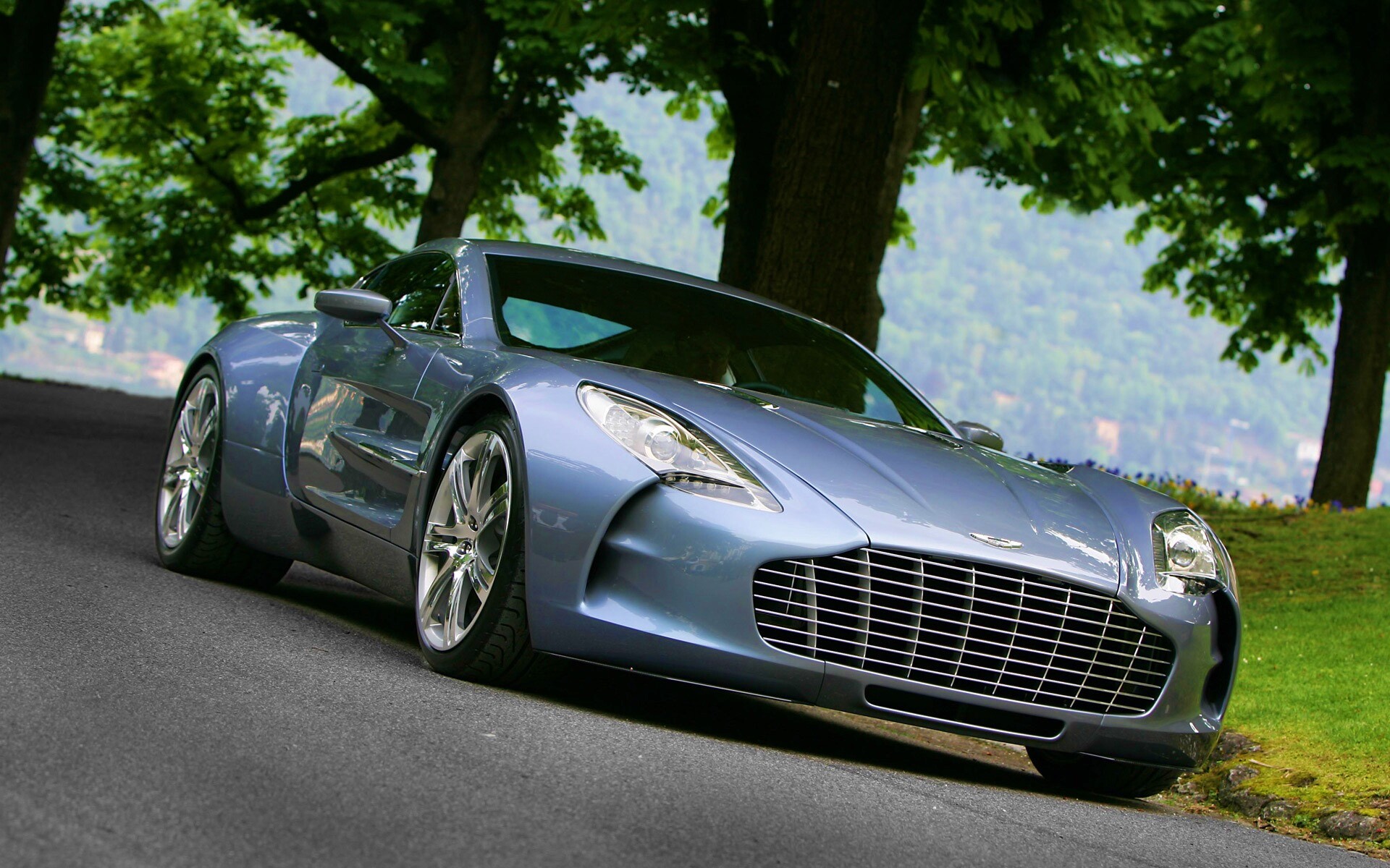 Aston Martin за городом обои