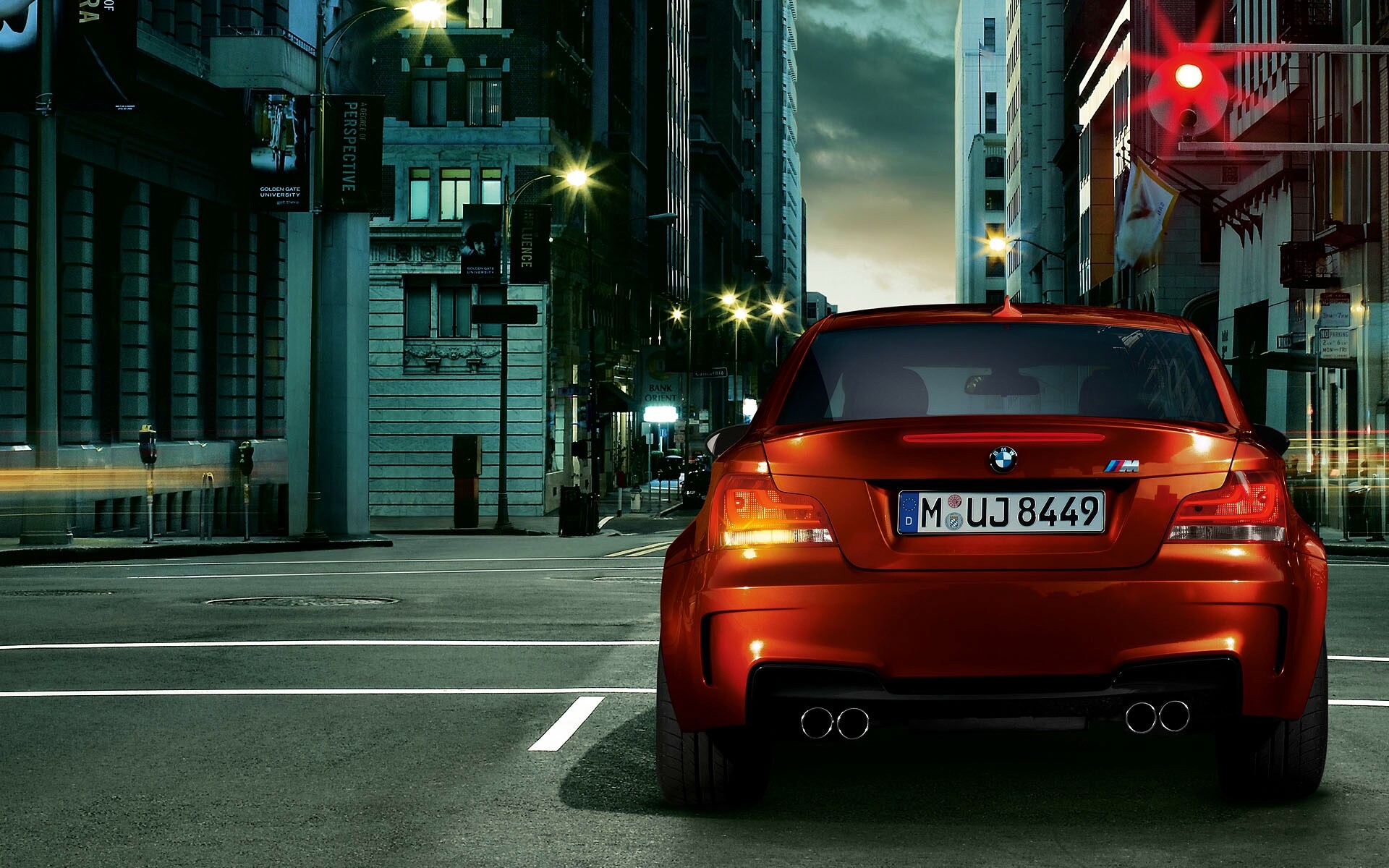BMW M1 на улицах города обои