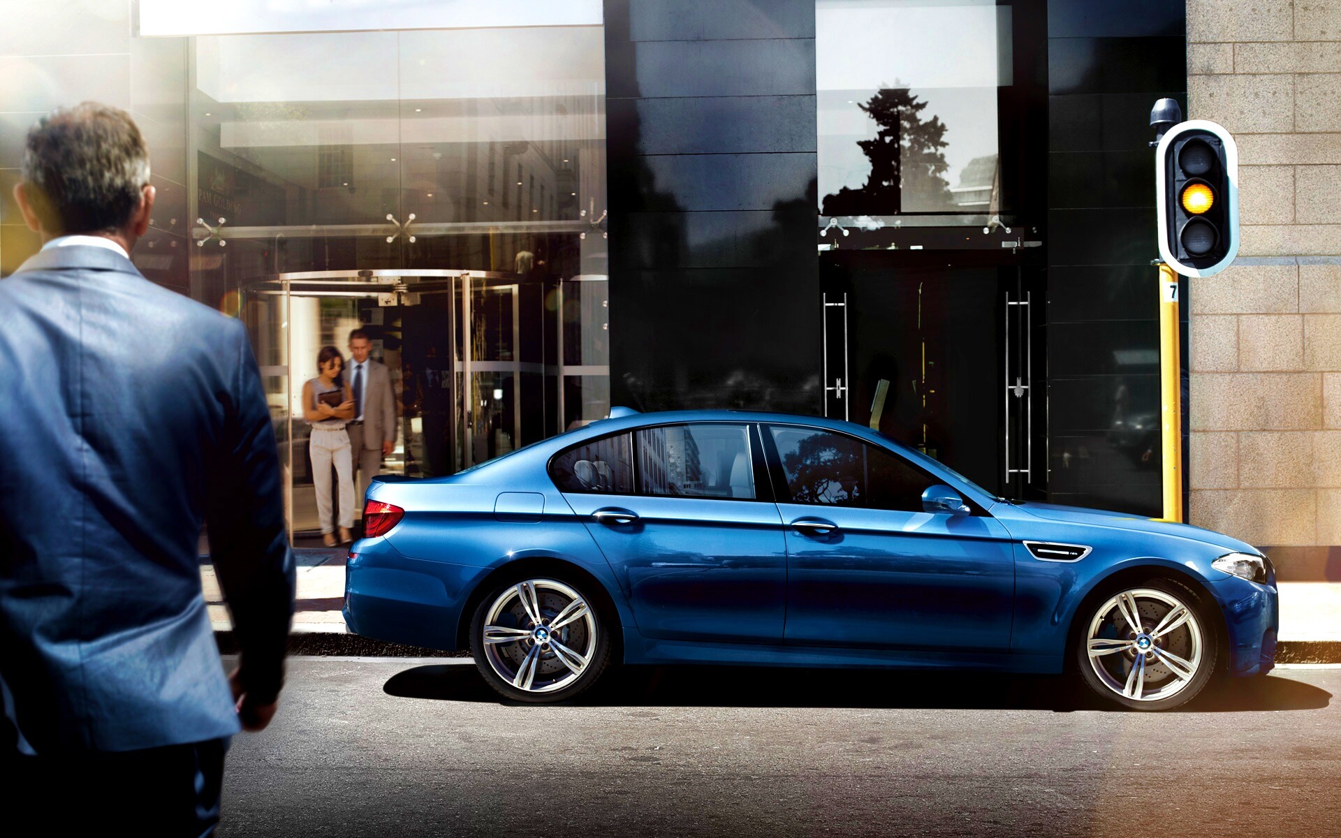 BMW F10 на светофоре обои
