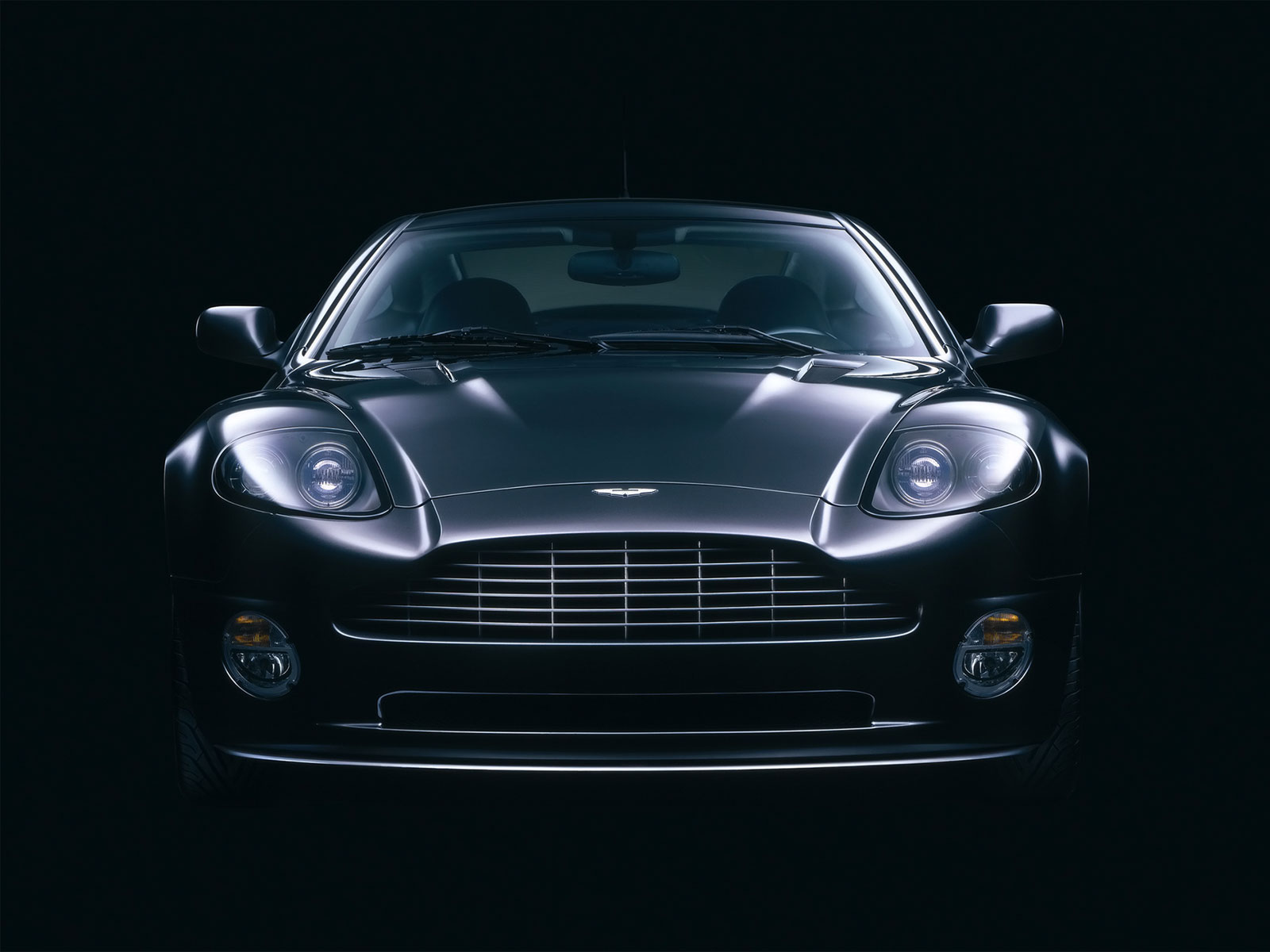 Aston Martin Vanqish обои