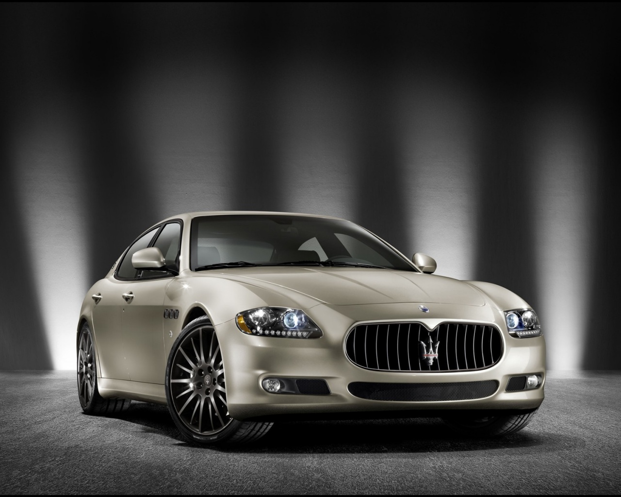 Maserati Quattroporte обои