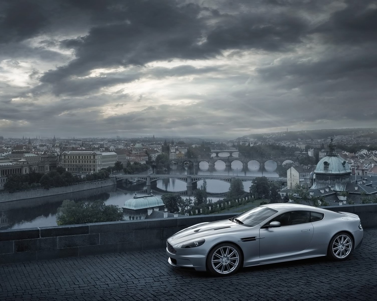 Aston Martin в городе обои
