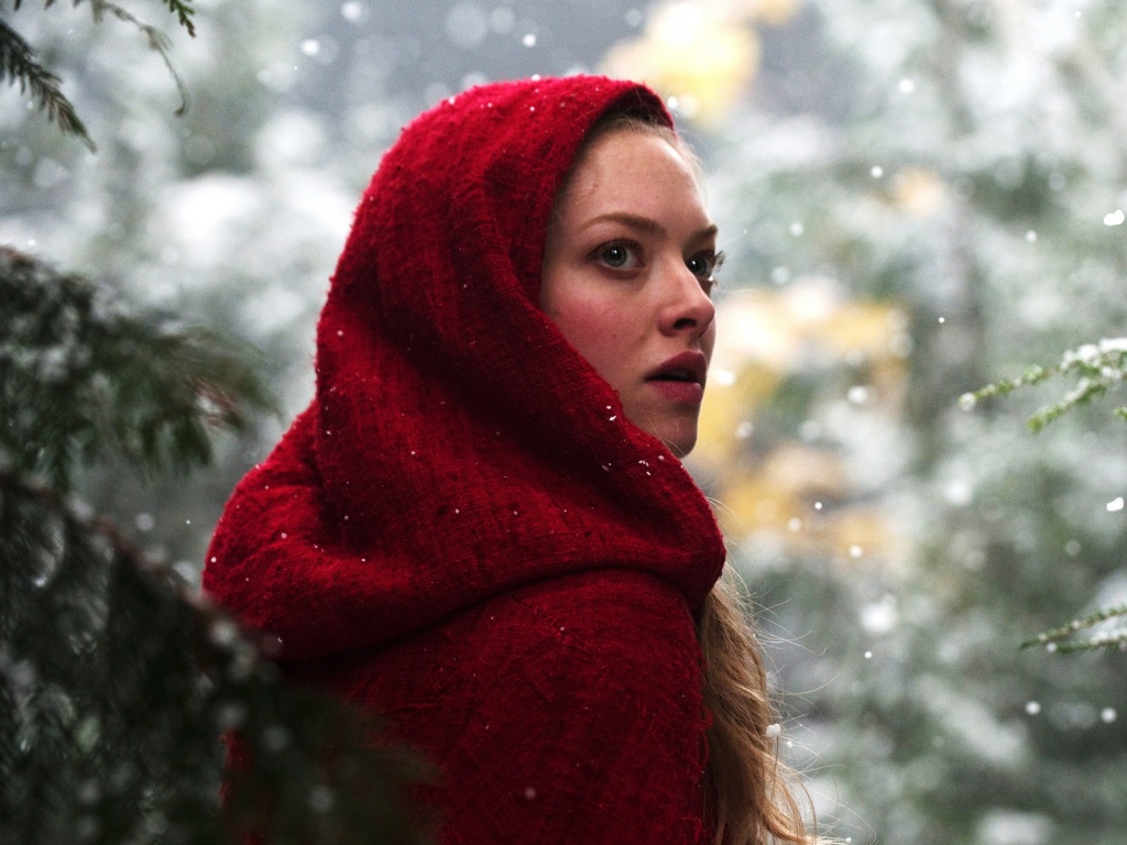 Amanda Seyfried in Red Riding Hood обои