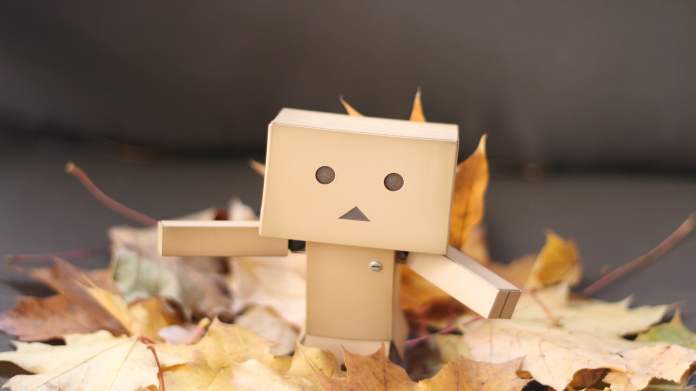  Yotsubato Danbo резвится листьях обои