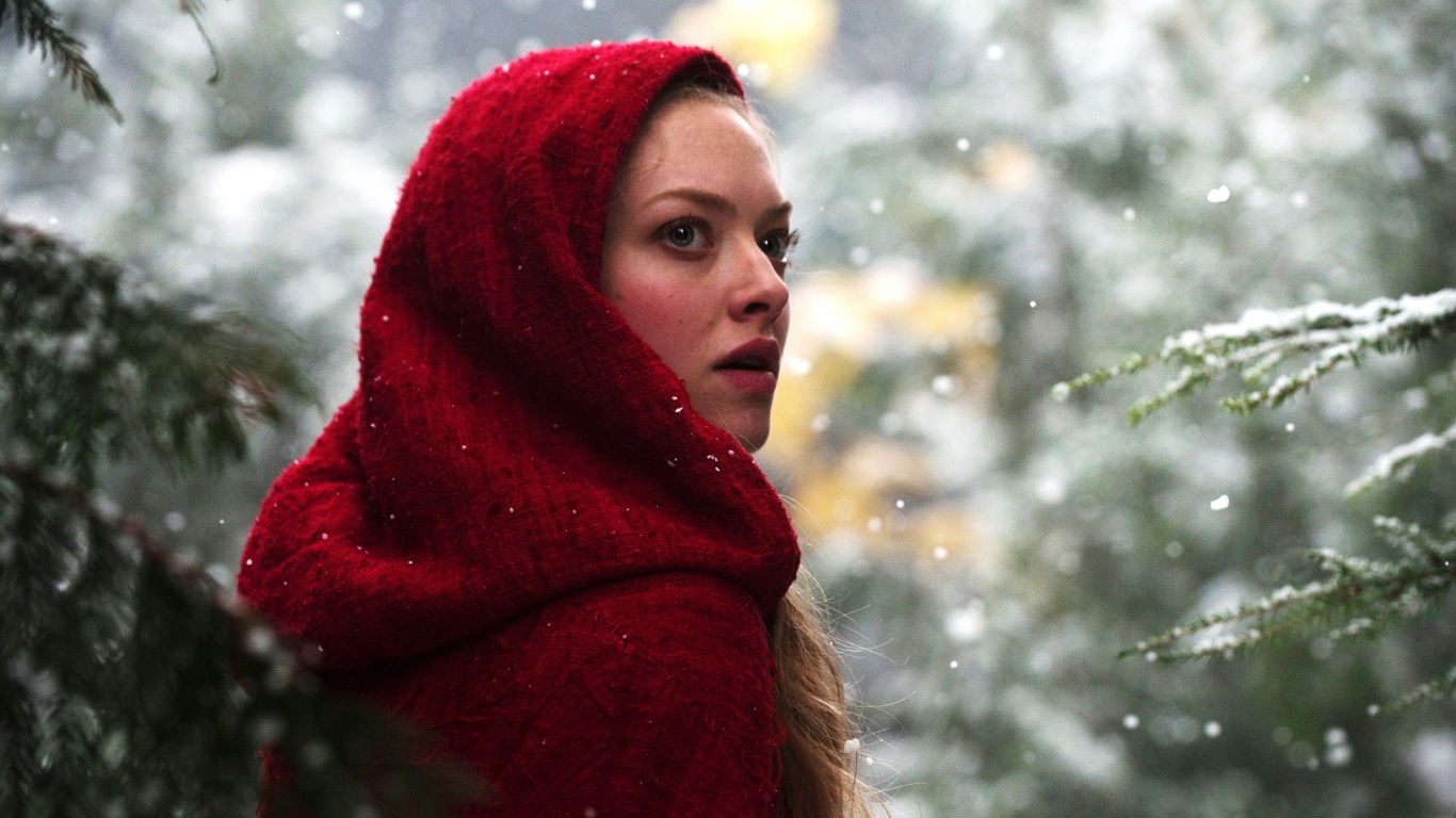 Amanda Seyfried in Red Riding Hood обои