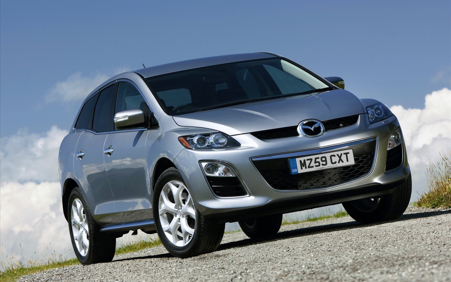 Кроссовер Mazda обои