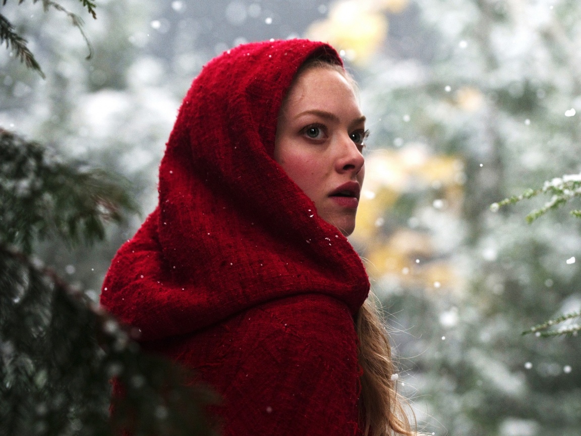 Amanda Seyfried in Red Riding Hood обои