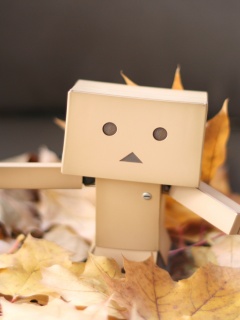  Yotsubato Danbo резвится листьях обои