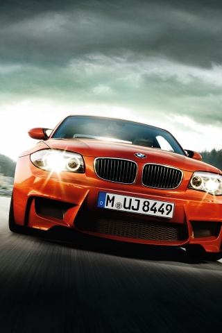 Оранжевый BMW M1 Coupe на треке обои