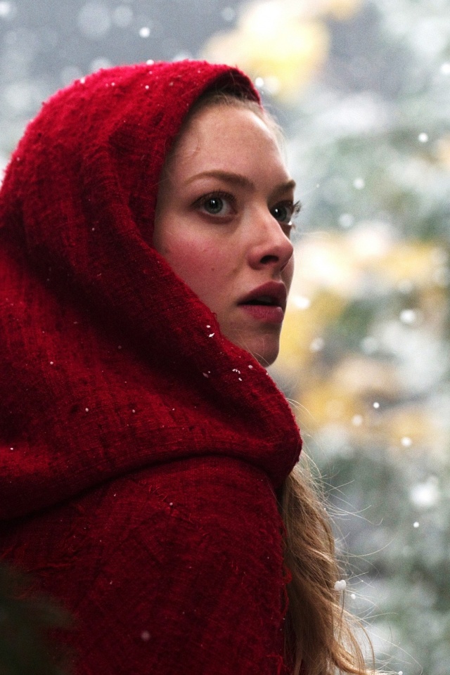 Amanda Seyfried in Red Riding Hood обои