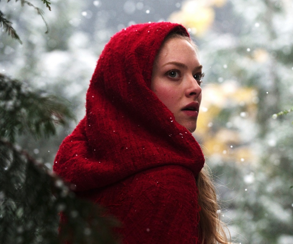 Amanda Seyfried in Red Riding Hood обои