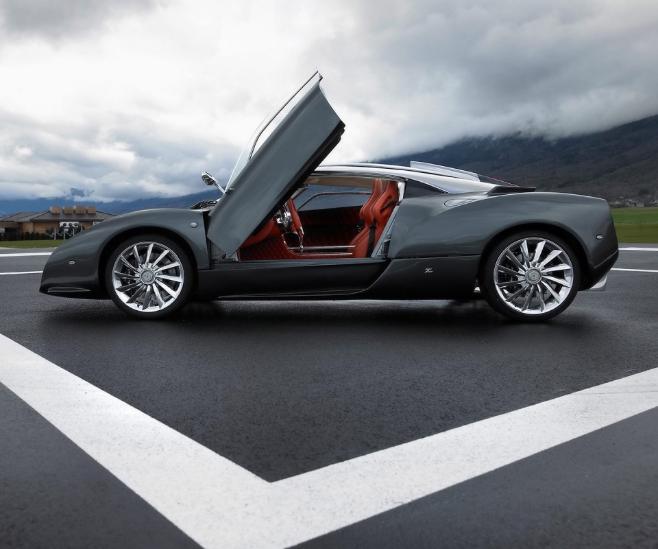 Spyker C12 на аэродроме обои