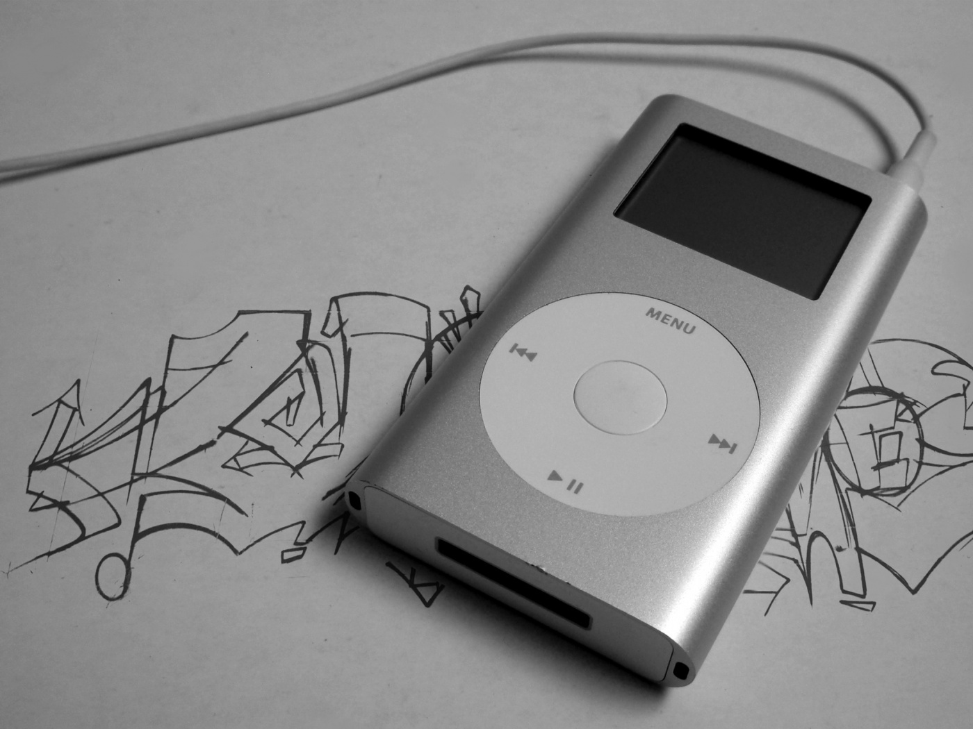 iPod на лиске с граффити обои