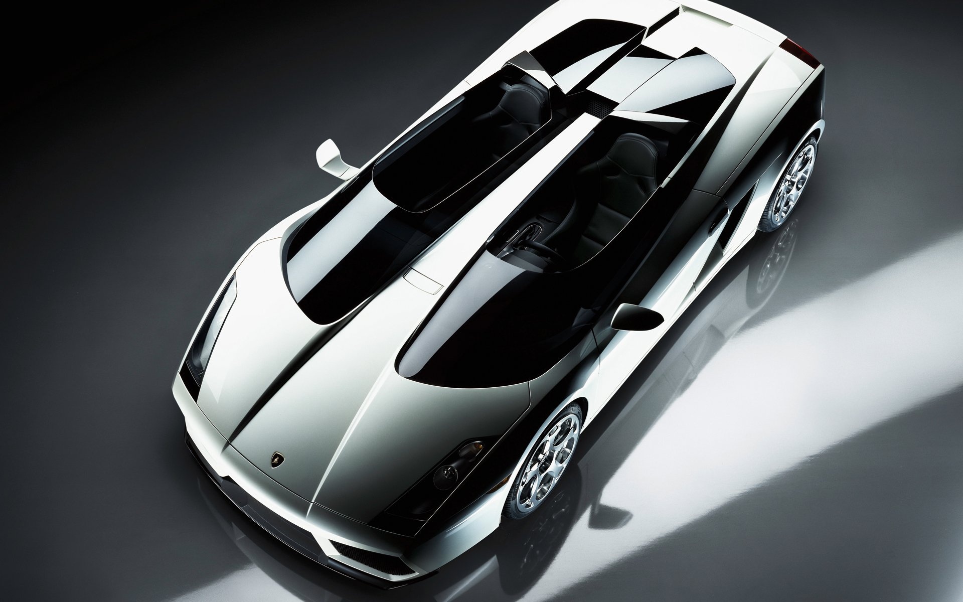 Светло-серый Lamborghini обои