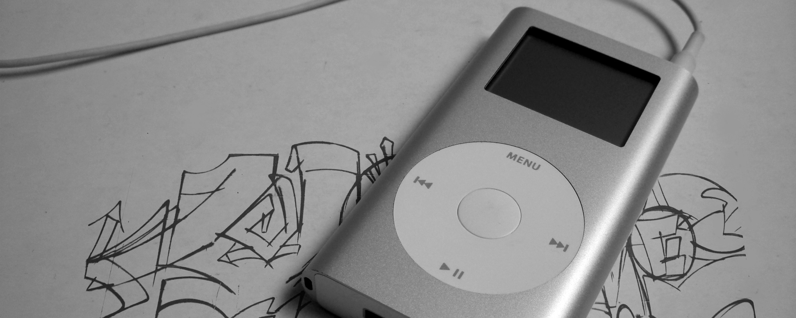 iPod на лиске с граффити обои