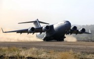 обои Грузовой самолёт на посадке для рабочего стола посадка самолет