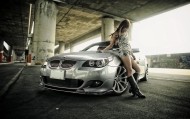 обои Девушка у BMW для рабочего стола bmw азиатка бмв