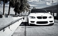 обои BMW в тропиках для рабочего стола авто, дорога, мост, пальмы