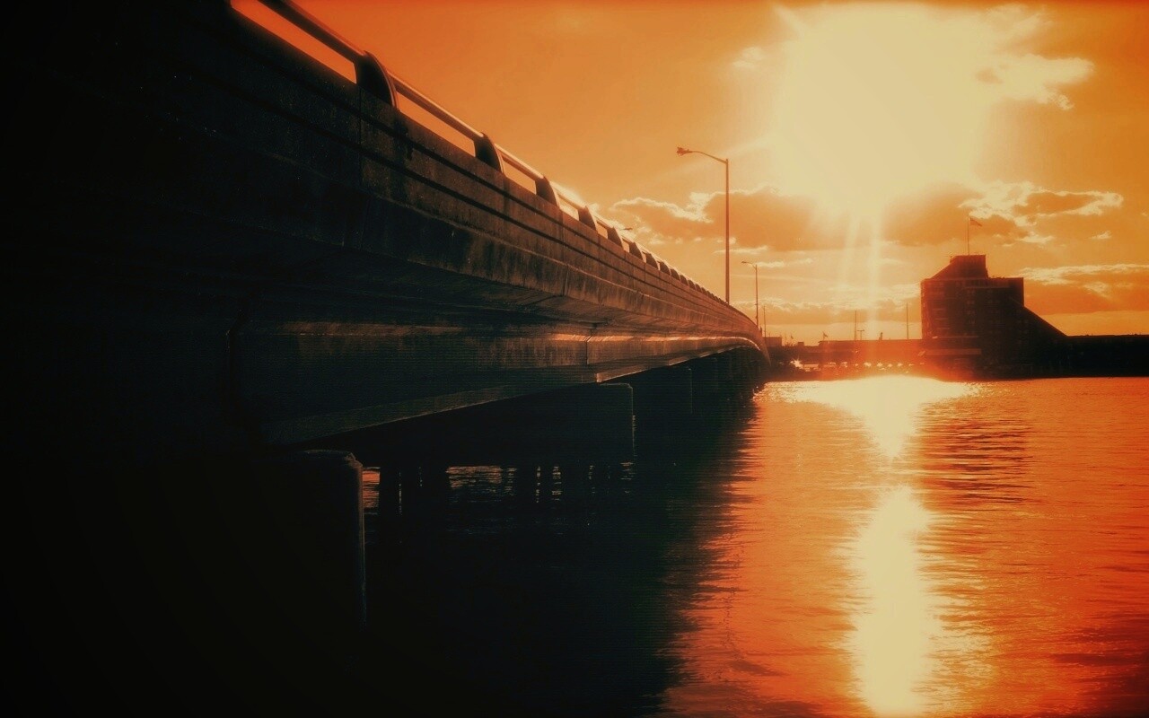 Залитый солнцем мост обои