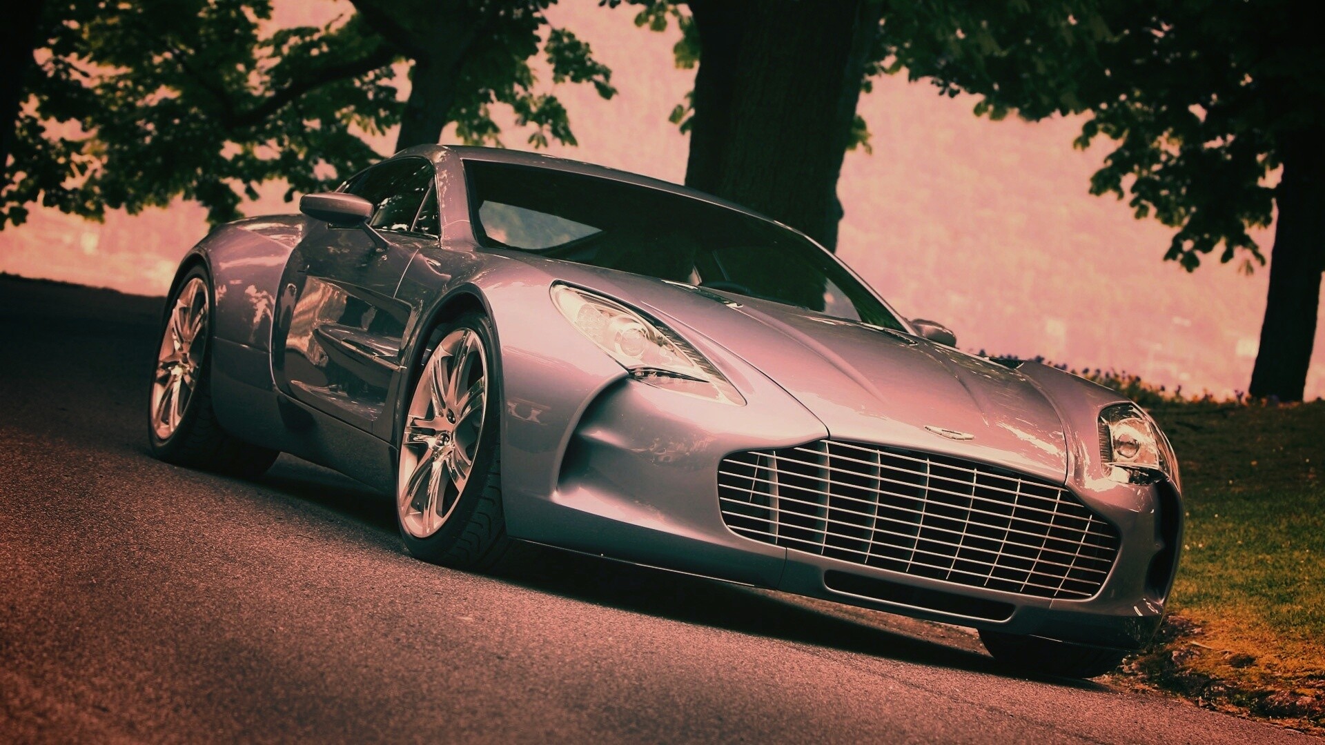Aston Martin за городом обои