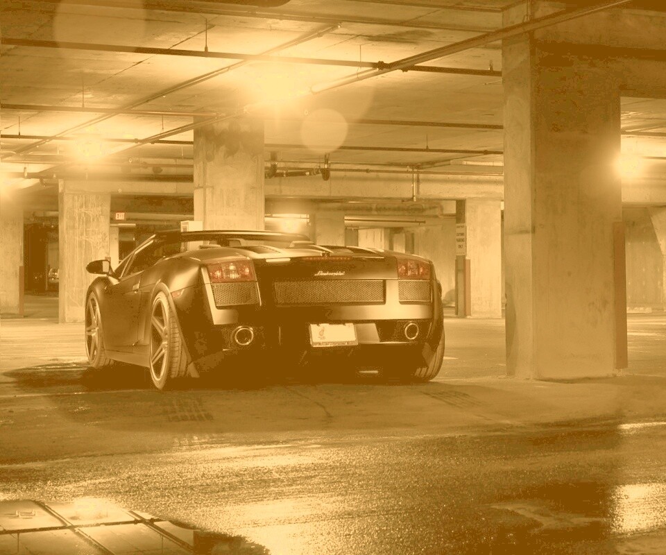 Ламборджини на подземной парковке обои