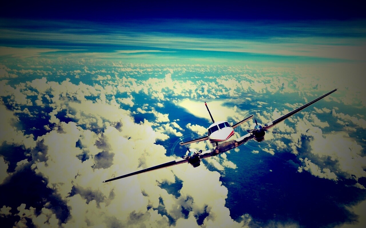 Самолет над облаками обои