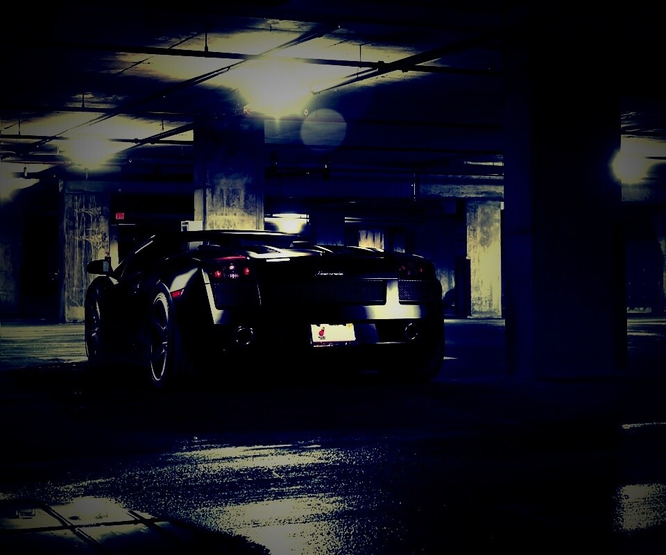 Ламборджини на подземной парковке обои