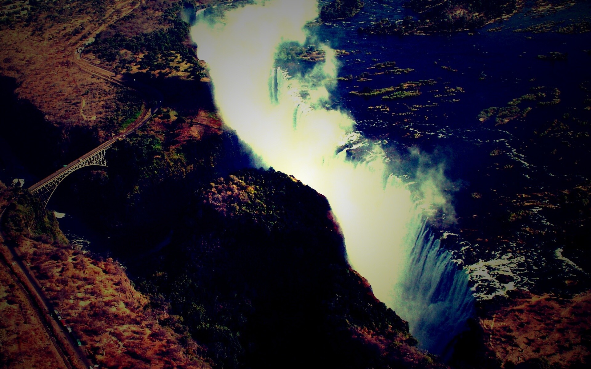 Живописный водопад обои