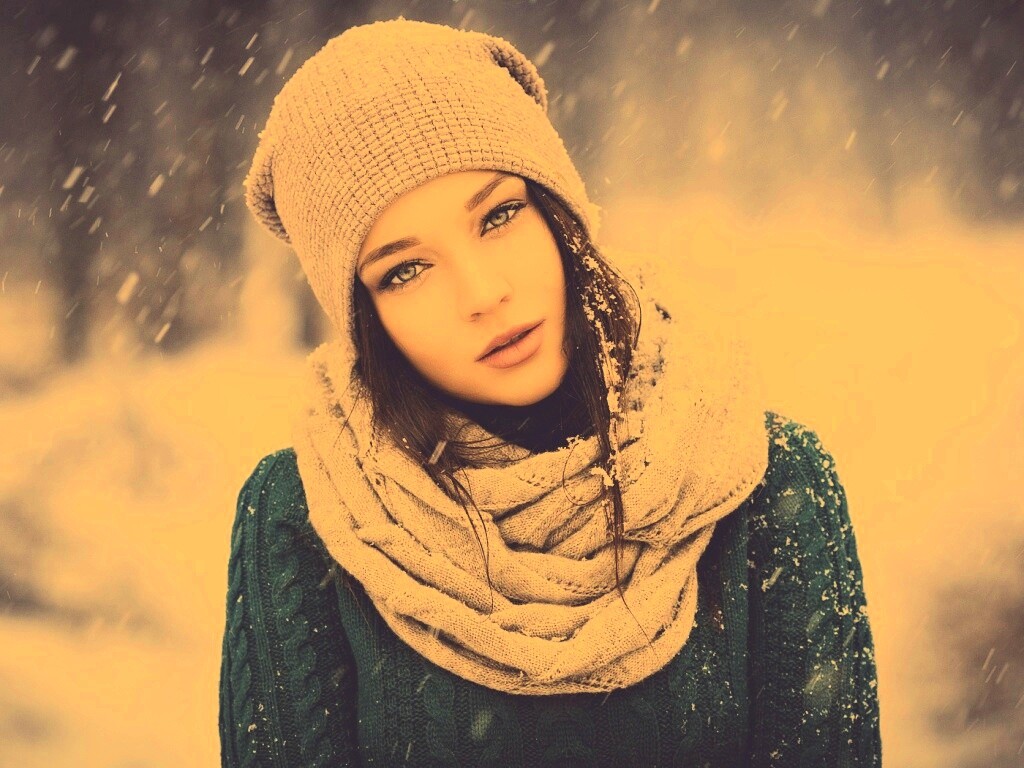Девушка в снегопад обои
