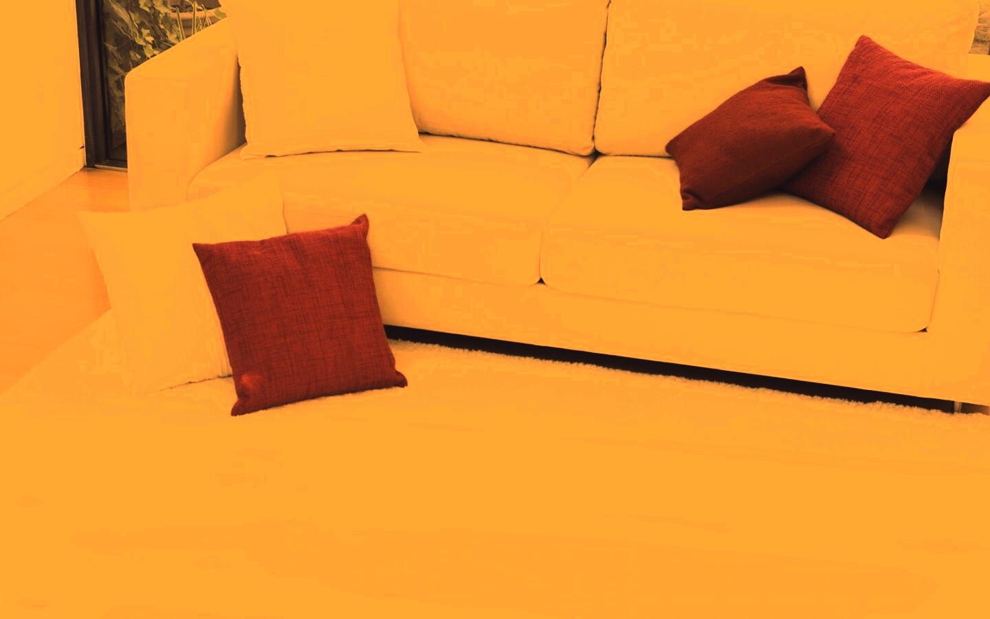 Диван с подушками обои