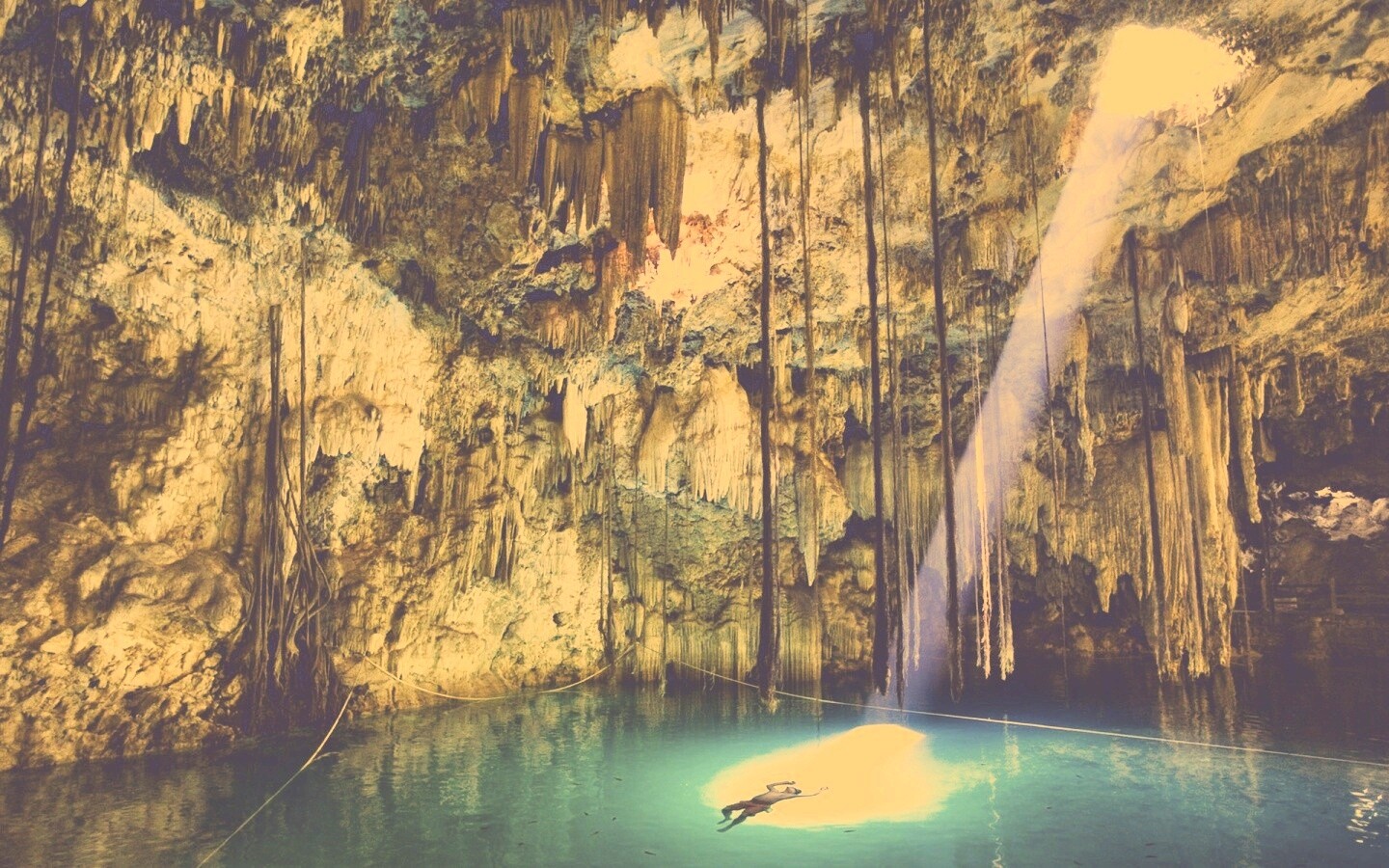Пещера сталактитов обои
