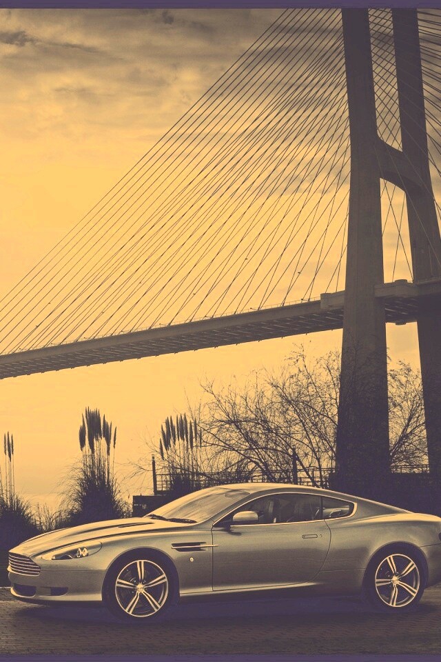 Aston Martin на фоне моста обои
