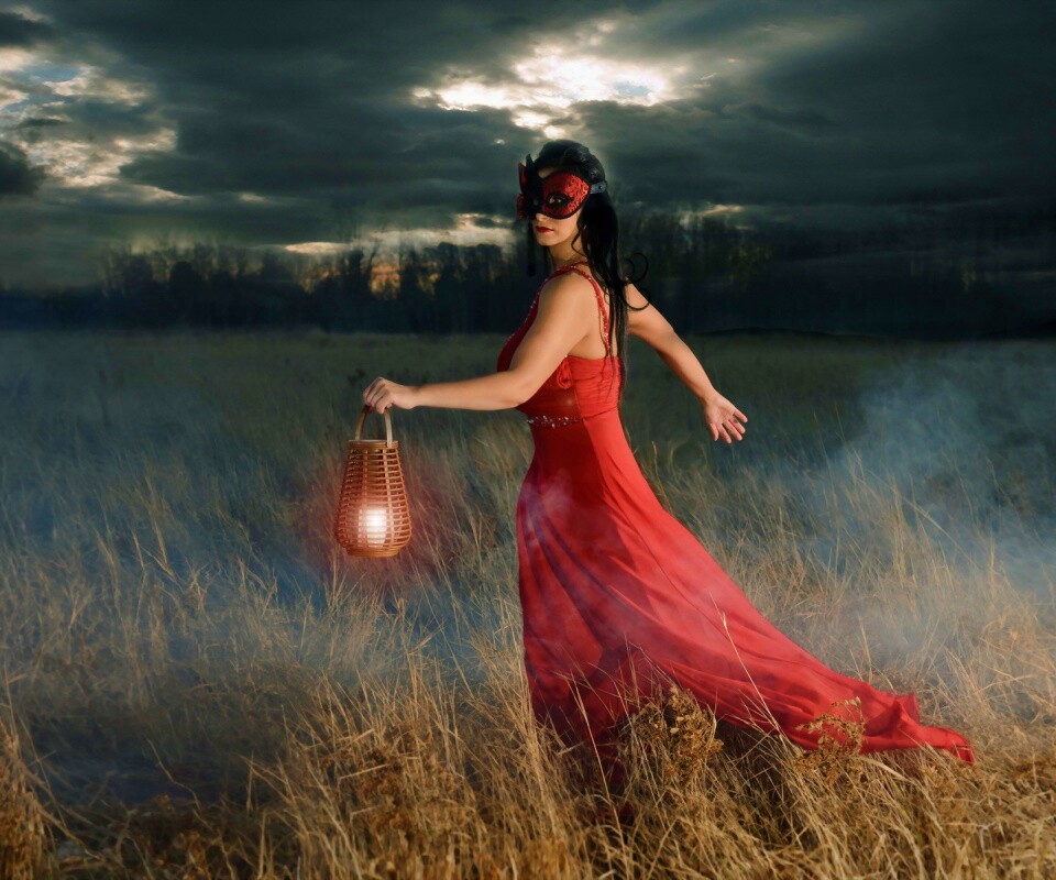 Девушка со свечей обои