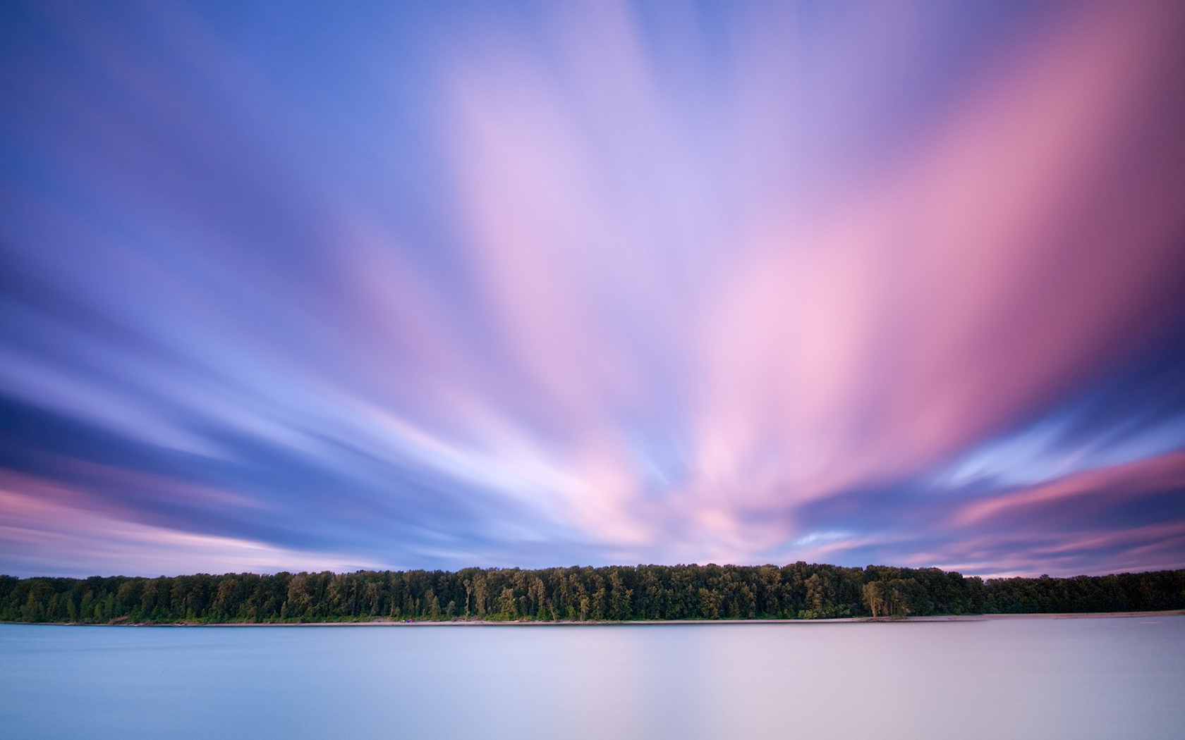 Вечернее небо над озером обои