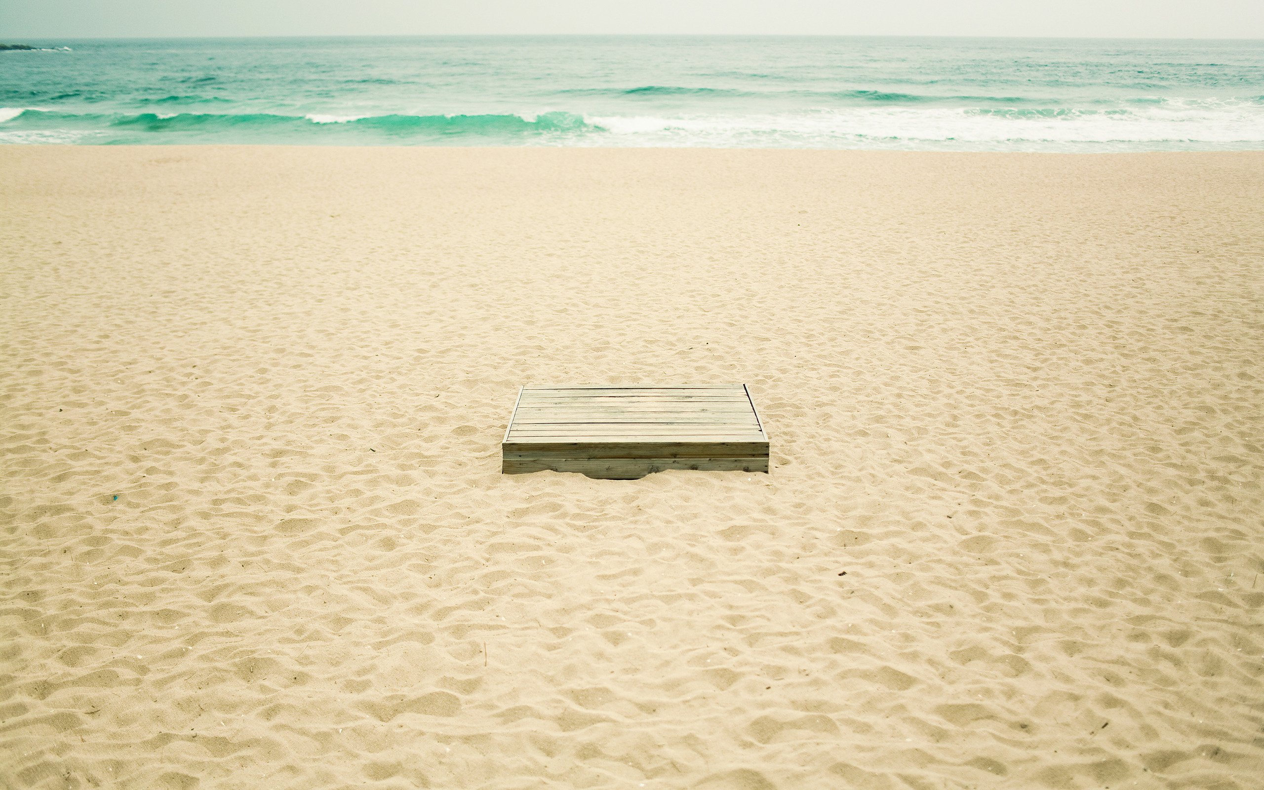 Ящик на пляже обои